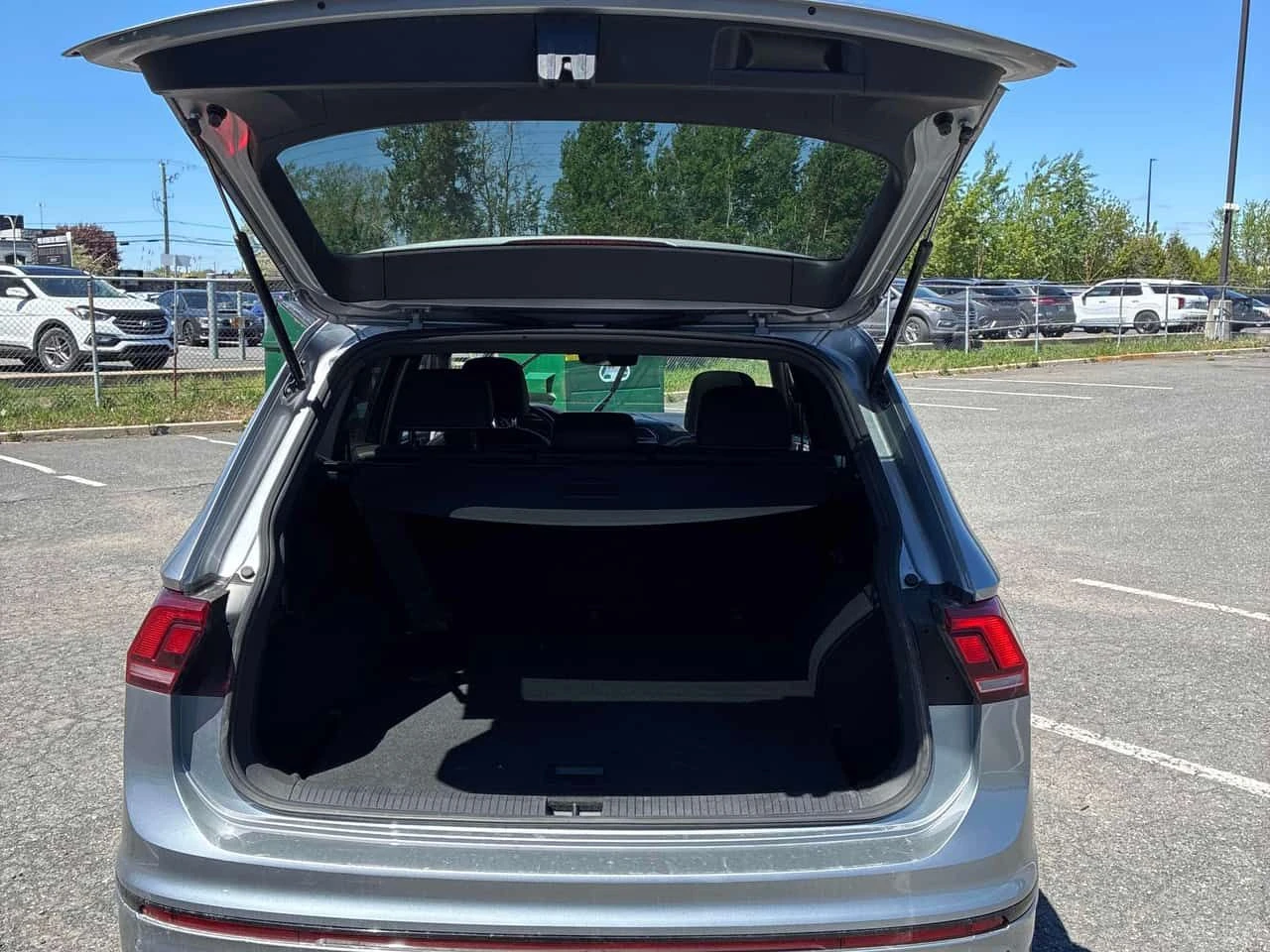 VW Tiguan Comfortline R Line Black Edition/КЛИП/ПАНОРАМА, снимка 15 - Автомобили и джипове - 54719614