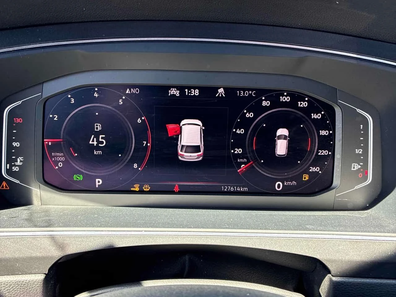 VW Tiguan Comfortline R Line Black Edition/КЛИП/ПАНОРАМА, снимка 8 - Автомобили и джипове - 54719614