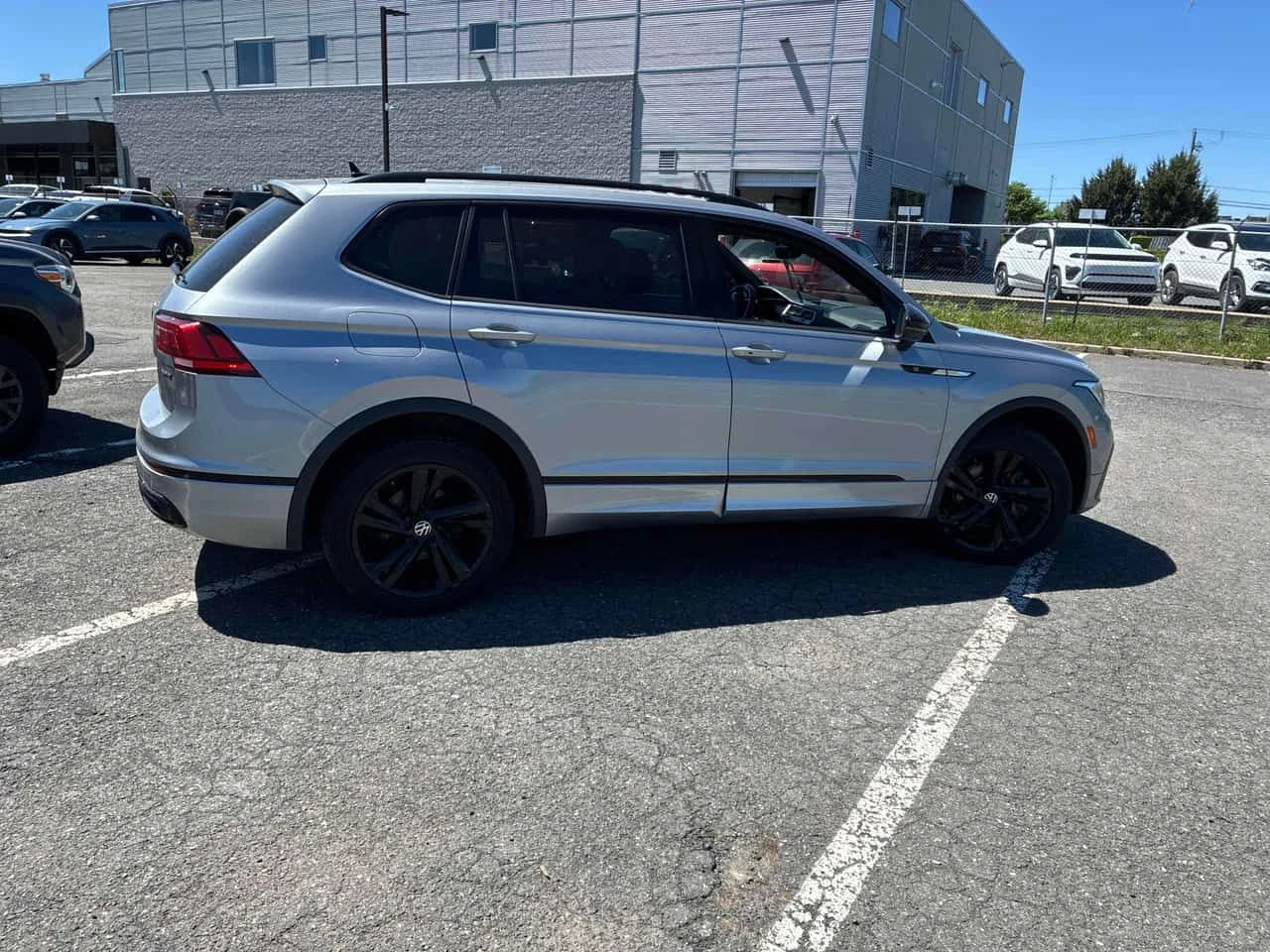 VW Tiguan Comfortline R Line Black Edition/КЛИП/ПАНОРАМА, снимка 3 - Автомобили и джипове - 54719614