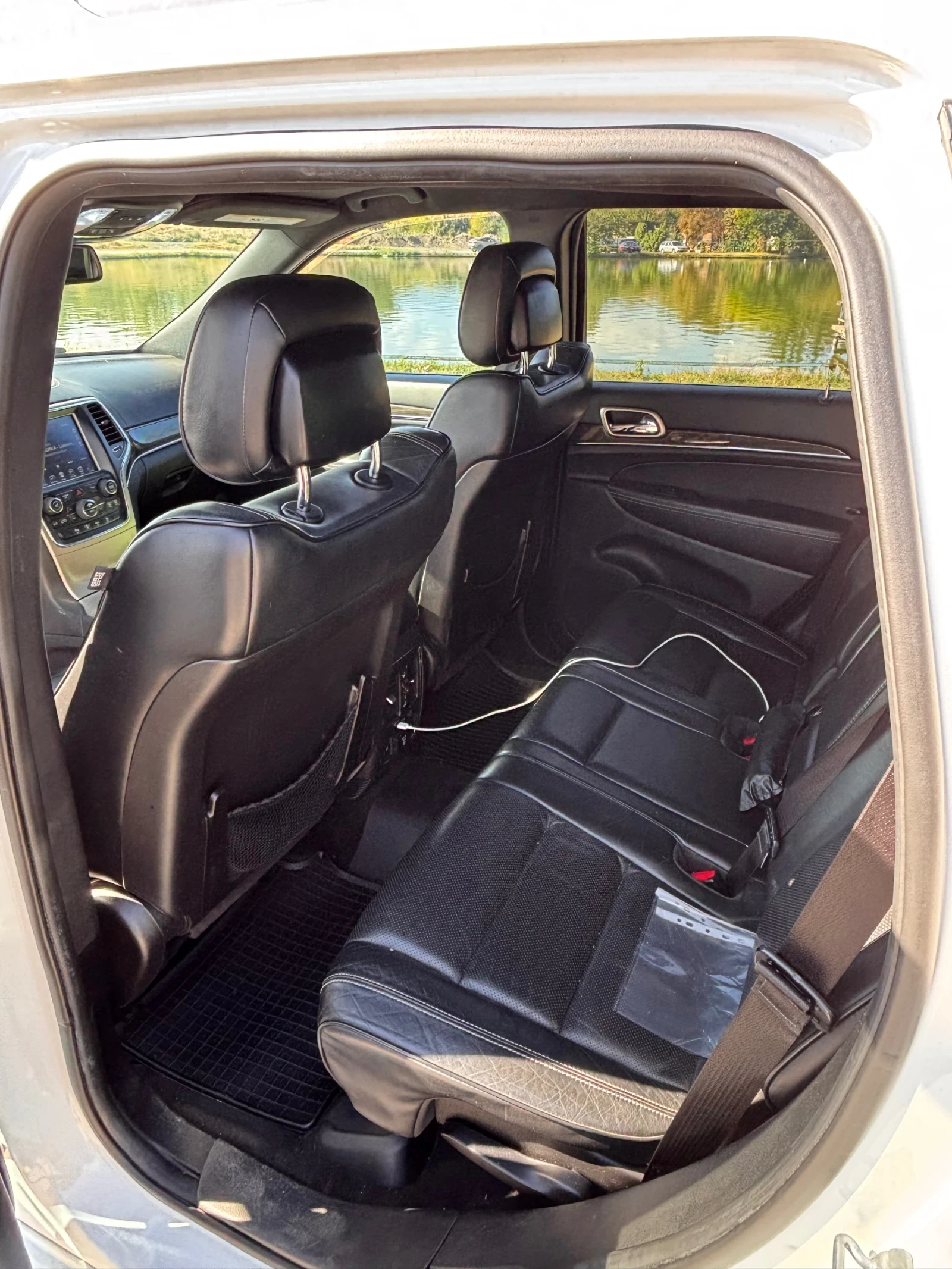 Jeep Grand cherokee Overland, снимка 13 - Автомобили и джипове - 56309251