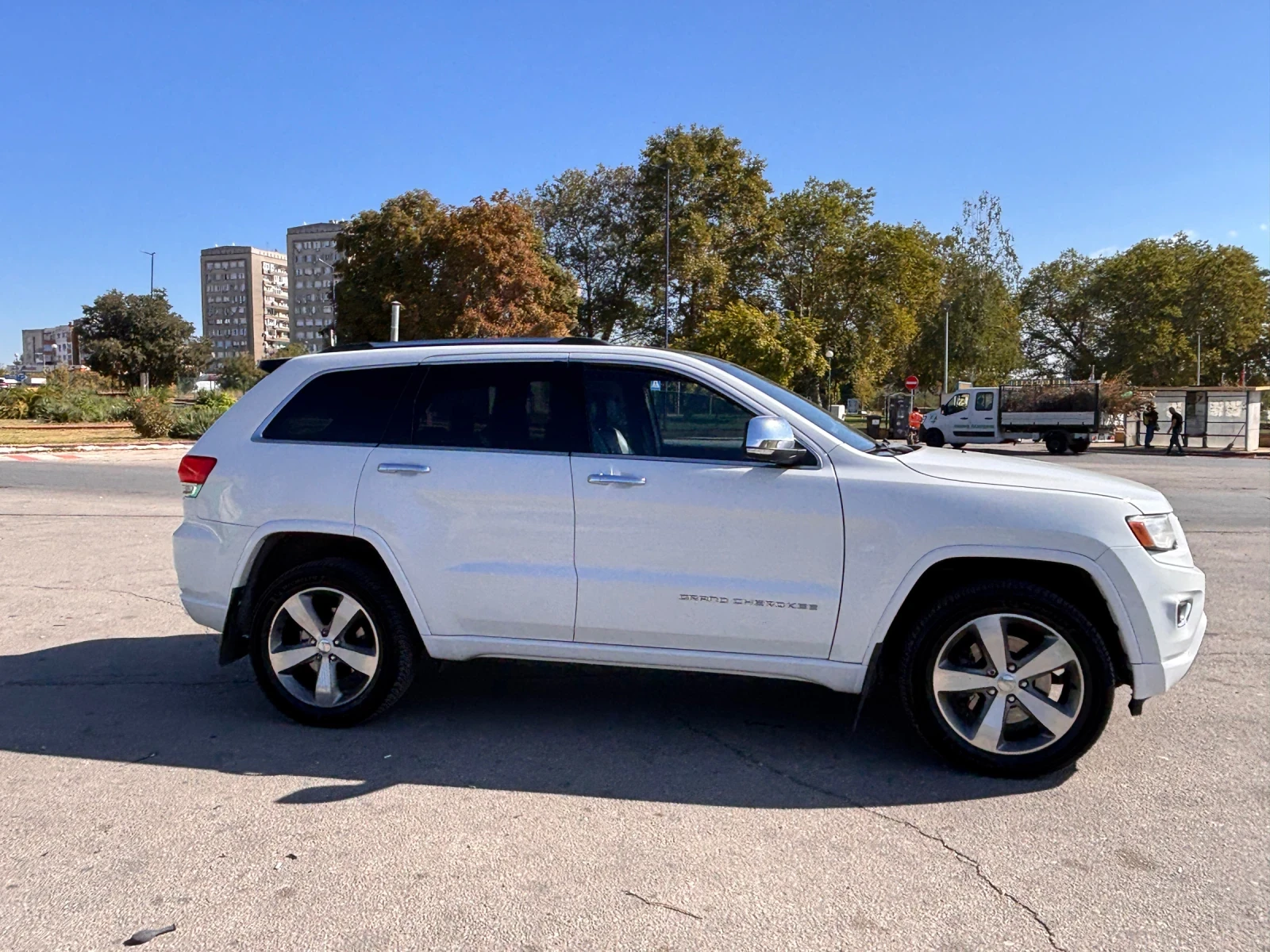 Jeep Grand cherokee Overland, снимка 4 - Автомобили и джипове - 56309251