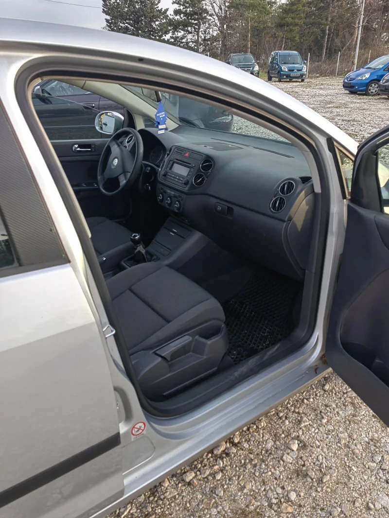 VW Golf Plus 1.9/Без ръжди/нови гуми , снимка 8 - Автомобили и джипове - 48418654