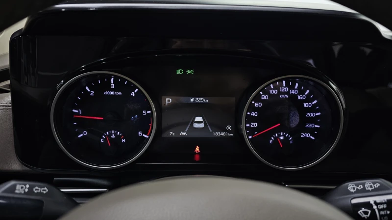 Kia Carnival 4th generation 9 Seater, снимка 6 - Автомобили и джипове - 52693431