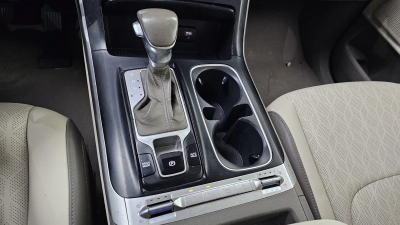 Kia Carnival 4th generation 9 Seater, снимка 7 - Автомобили и джипове - 52693431