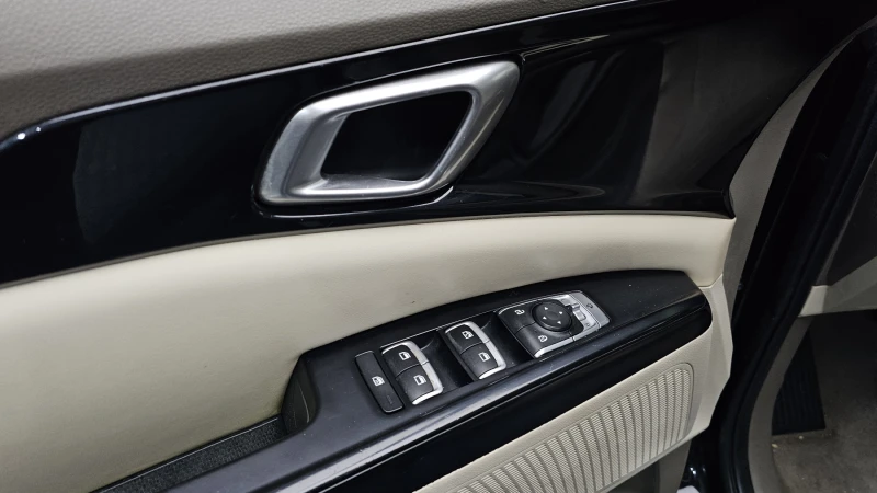 Kia Carnival 4th generation 9 Seater, снимка 13 - Автомобили и джипове - 52693431