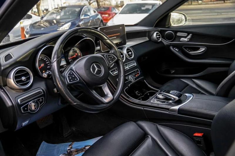Mercedes-Benz C 300 Sedan* 4MATIC* АвтоКредит* (ЦЕНА ДО БГ), снимка 7 - Автомобили и джипове - 53207267