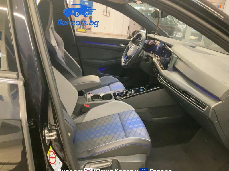 VW Golf VIII 2.0 TSI R 4Motion, снимка 14 - Автомобили и джипове - 53700804