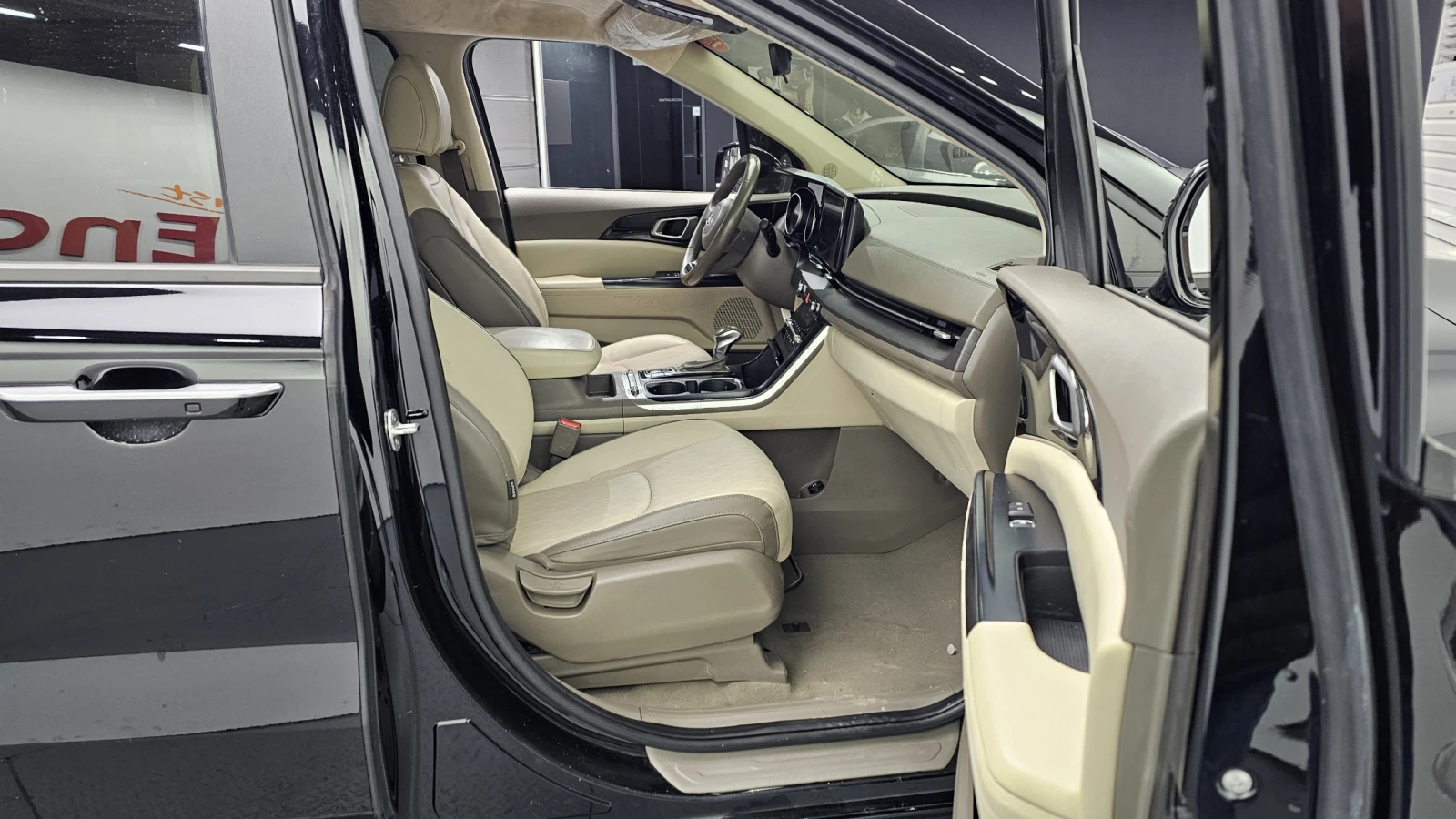 Kia Carnival 4th generation 9 Seater - изображение 8