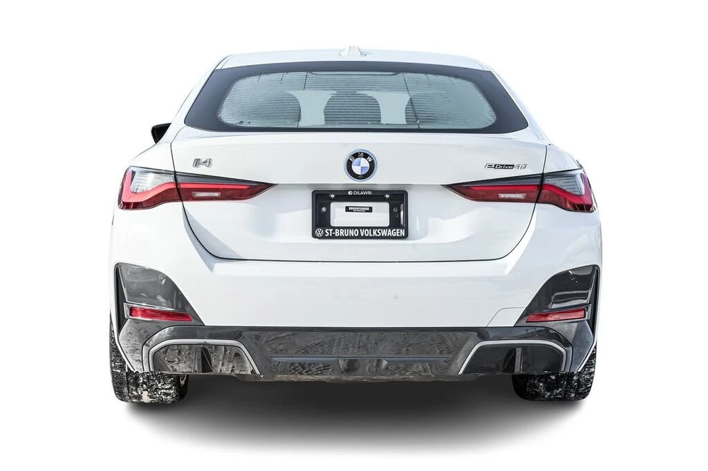 BMW i4 M PACK* ПАНОРАМА* КОЖА* КАМЕРА* , снимка 4 - Автомобили и джипове - 54063816