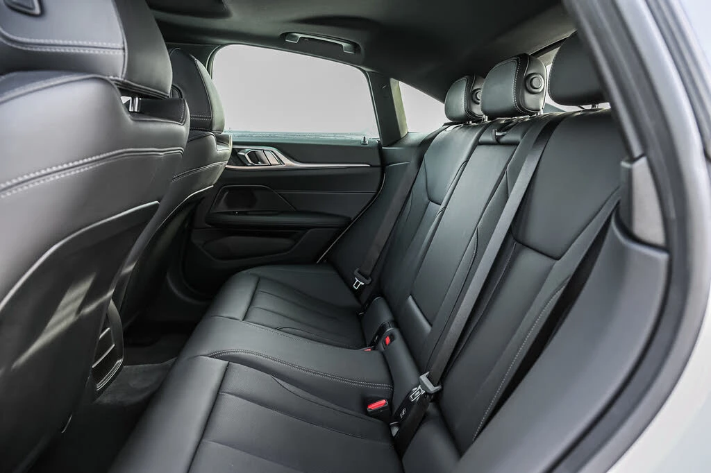 BMW i4 M PACK* ПАНОРАМА* КОЖА* КАМЕРА* , снимка 10 - Автомобили и джипове - 54063816