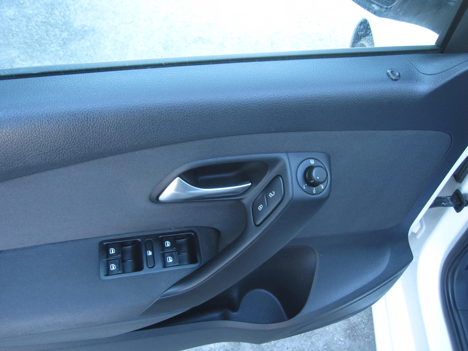 VW Polo 1, 6-Газ.HIGHLINE-SPORT, снимка 9 - Автомобили и джипове - 54097859