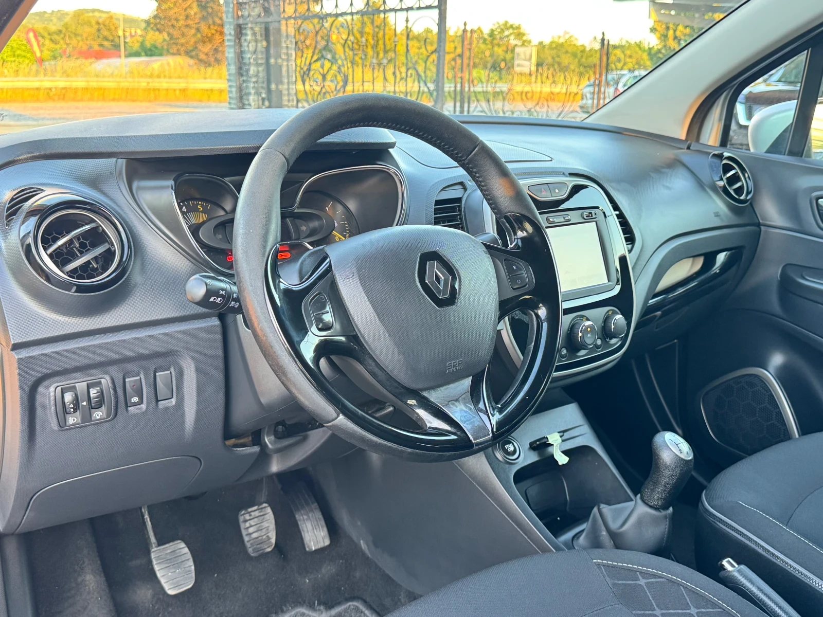 Renault Captur 1.5DCI ИТАЛИЯ, снимка 6 - Автомобили и джипове - 54757897