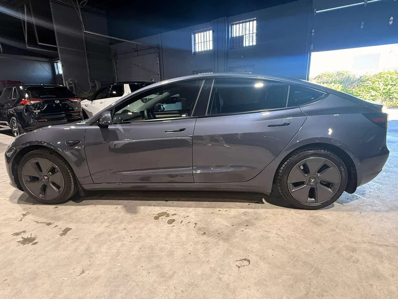Tesla Model 3 * RWD * CARFAX * БЕЗ ПЪРВОНАЧАЛНА ВНОСКА, снимка 2 - Автомобили и джипове - 55015725