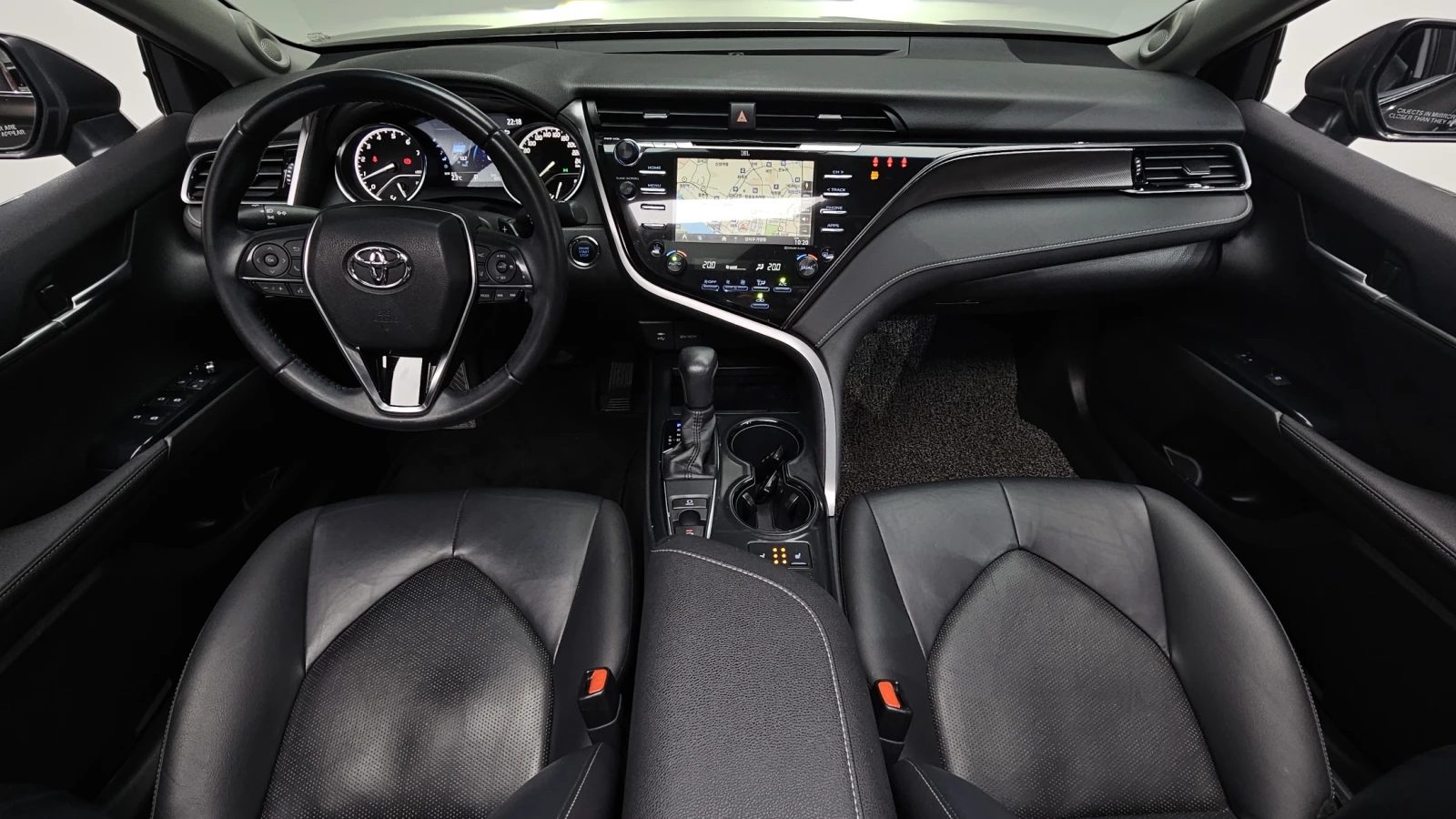 Toyota Camry 2.5 SPORT EDITION* DISTR* PANO* ПОДГРЕВ* ФИКС ЦЕНА, снимка 4 - Автомобили и джипове - 55058504