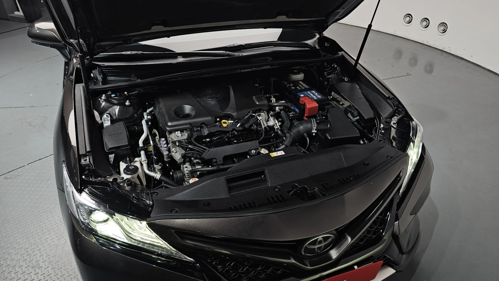 Toyota Camry 2.5 SPORT EDITION* DISTR* PANO* ПОДГРЕВ* ФИКС ЦЕНА, снимка 3 - Автомобили и джипове - 55058504