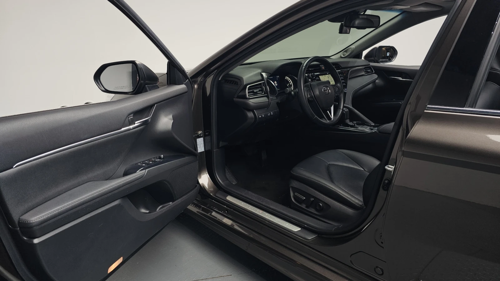 Toyota Camry 2.5 SPORT EDITION* DISTR* PANO* ПОДГРЕВ* ФИКС ЦЕНА, снимка 7 - Автомобили и джипове - 55058504