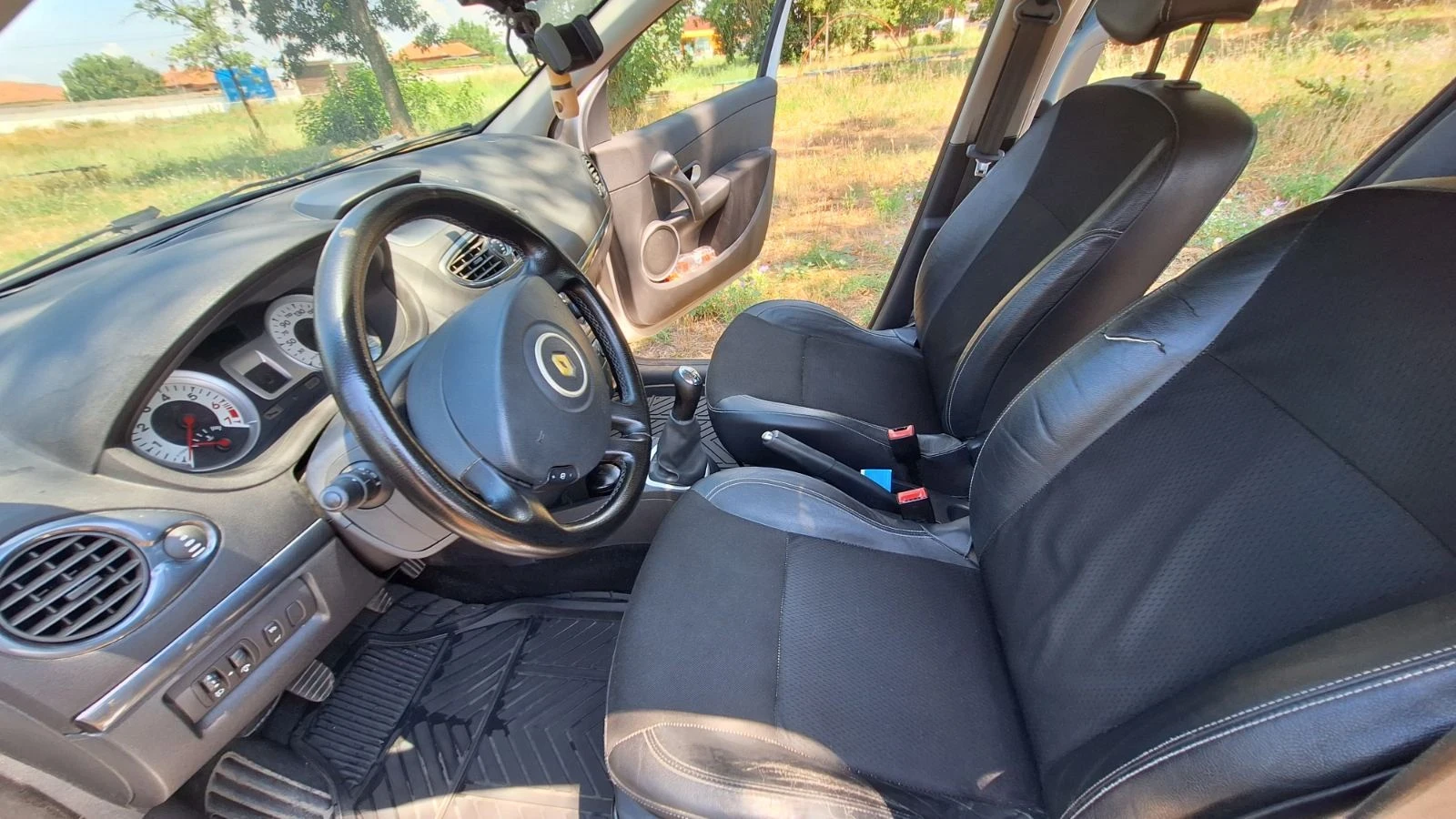 Renault Clio 1.2 Турбо бензин, снимка 9 - Автомобили и джипове - 55331360