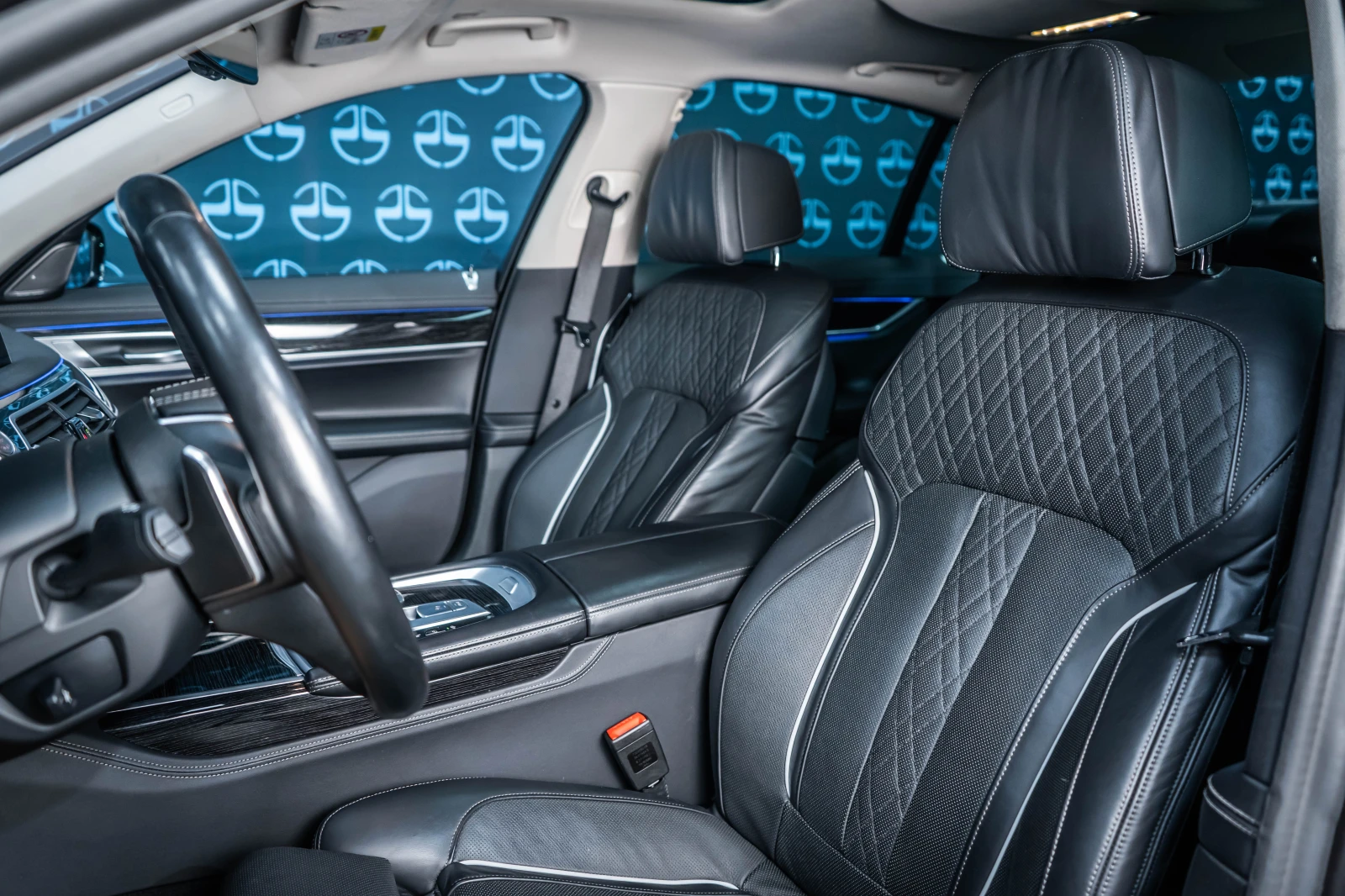 BMW 740 d xDrive* Laser* Massage, снимка 13 - Автомобили и джипове - 55406497