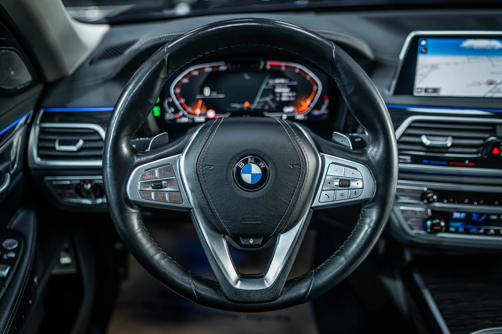 BMW 740 d xDrive* Laser* Massage, снимка 10 - Автомобили и джипове - 55406497