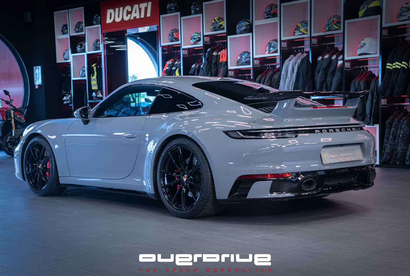 Porsche 911 Carrera 4S Coupe 2024, снимка 4 - Автомобили и джипове - 56008382