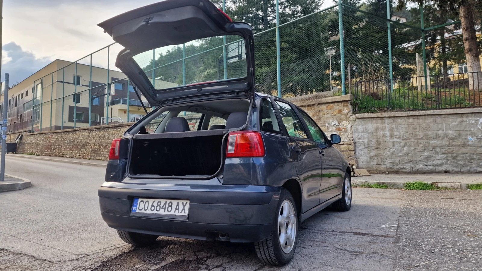 Seat Ibiza 1.4 MPI, снимка 10 - Автомобили и джипове - 56086336
