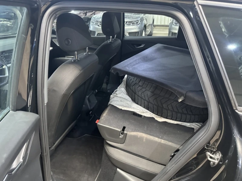 Audi Q4 40e-tron, Matrix, снимка 8 - Автомобили и джипове - 49778363