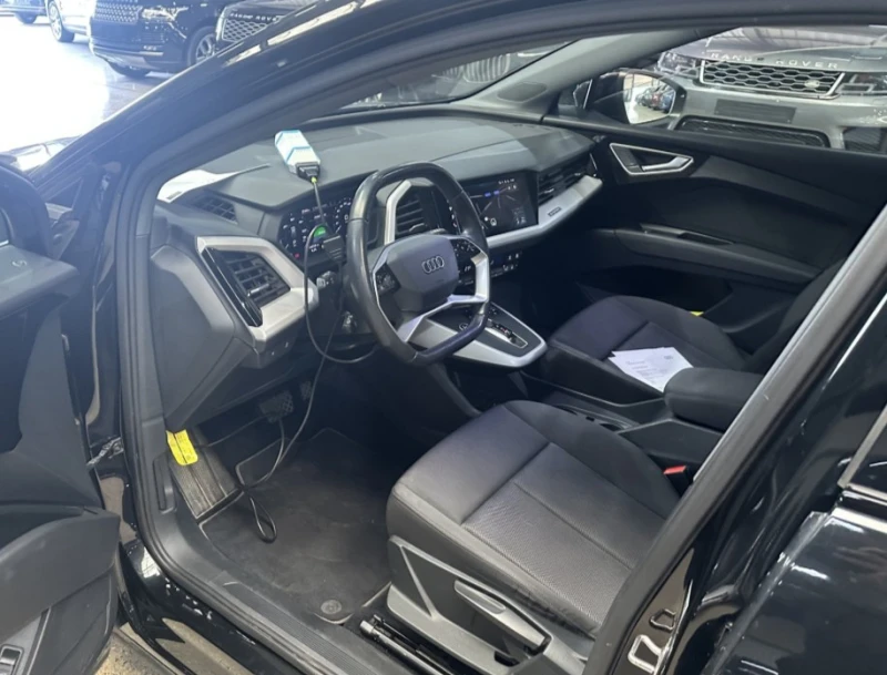 Audi Q4 40e-tron, Matrix, снимка 9 - Автомобили и джипове - 49778363