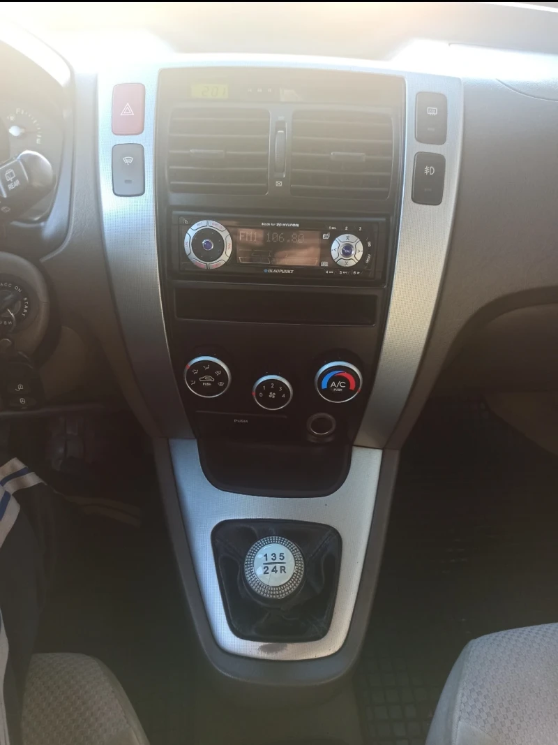 Hyundai Tucson 2.0  141k.c.  4x4 , снимка 9 - Автомобили и джипове - 53131503