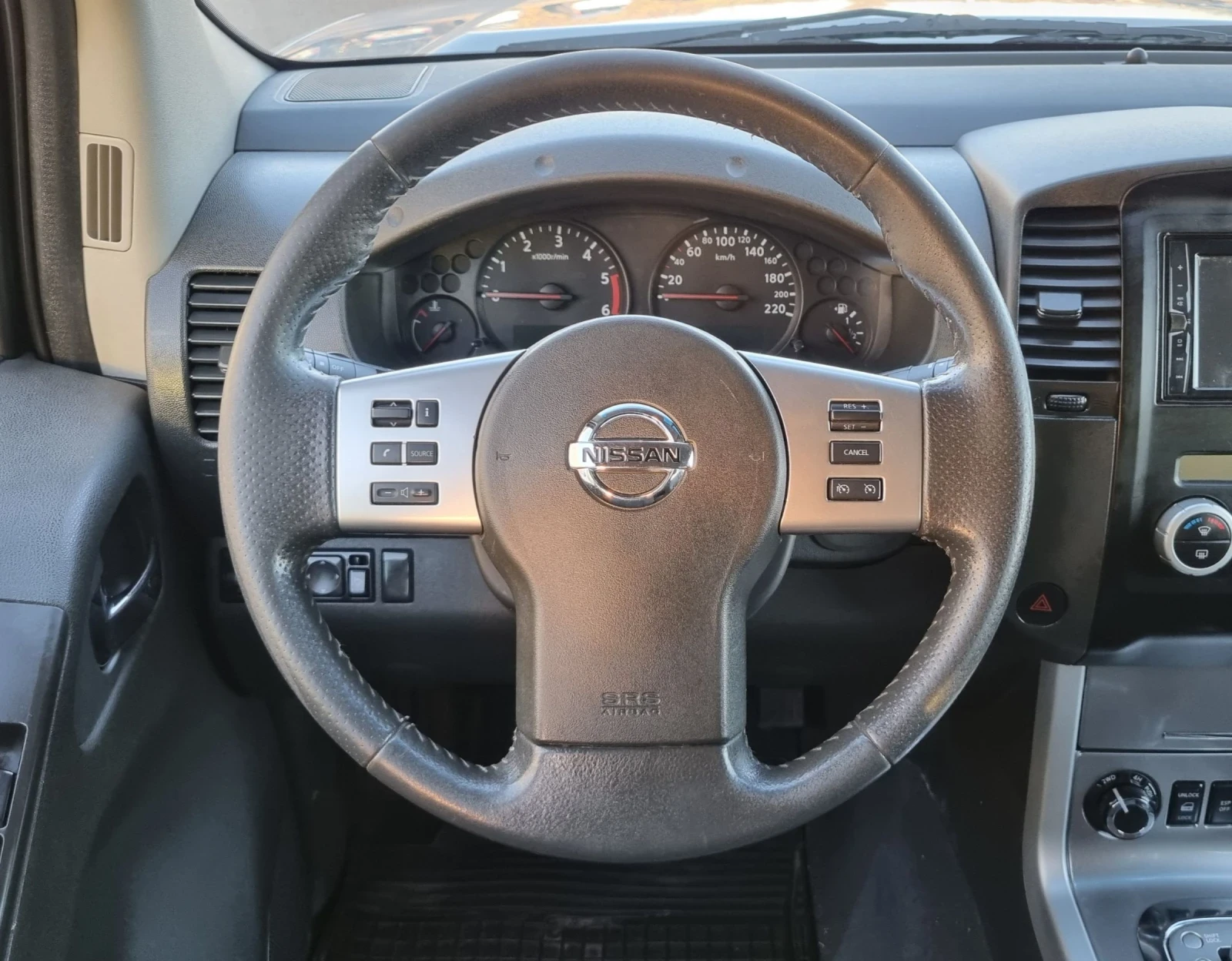 Nissan Navara 2.5 190к.с. Фейслифт - изображение 9
