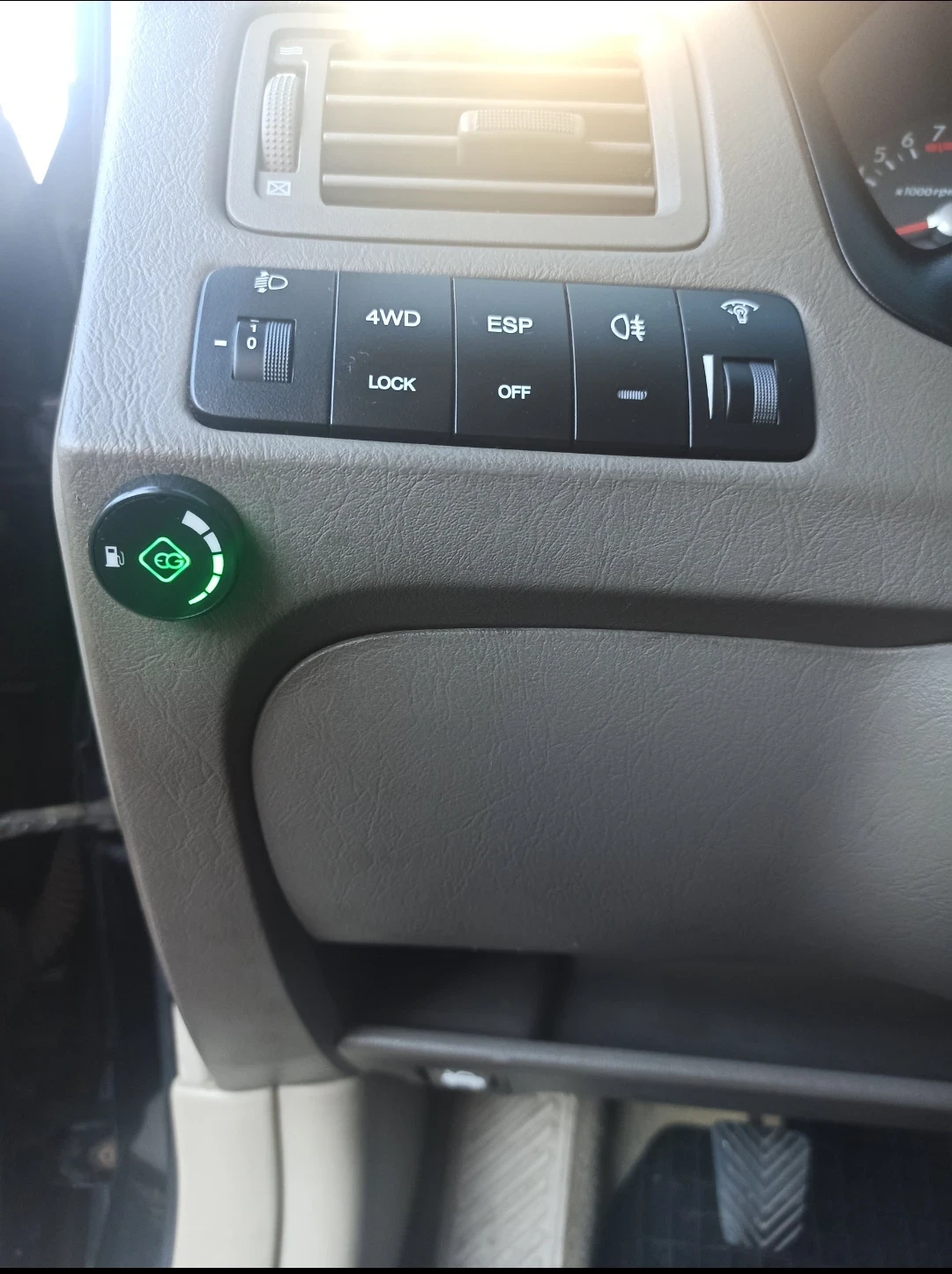 Hyundai Tucson 2.0  141k.c.  4x4  - изображение 10