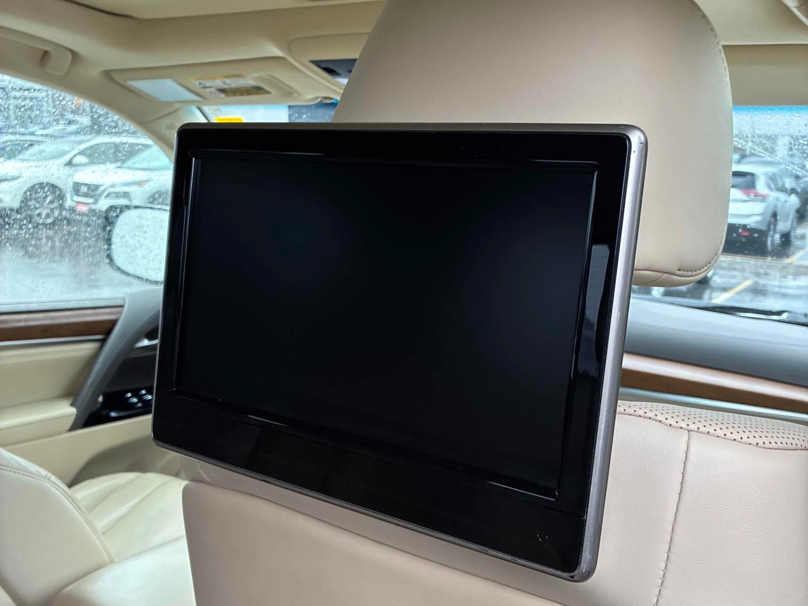 Lexus LX 570 * 7 МЕСТЕН * БЕЗ ИНЦИДЕНТИ * СЕРВИЗНА ИСТОРИЯ * , снимка 13 - Автомобили и джипове - 54152551