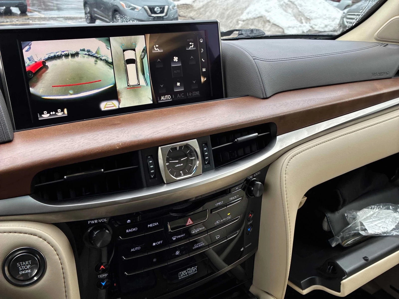 Lexus LX 570 * 7 МЕСТЕН * БЕЗ ИНЦИДЕНТИ * СЕРВИЗНА ИСТОРИЯ * , снимка 10 - Автомобили и джипове - 54152551