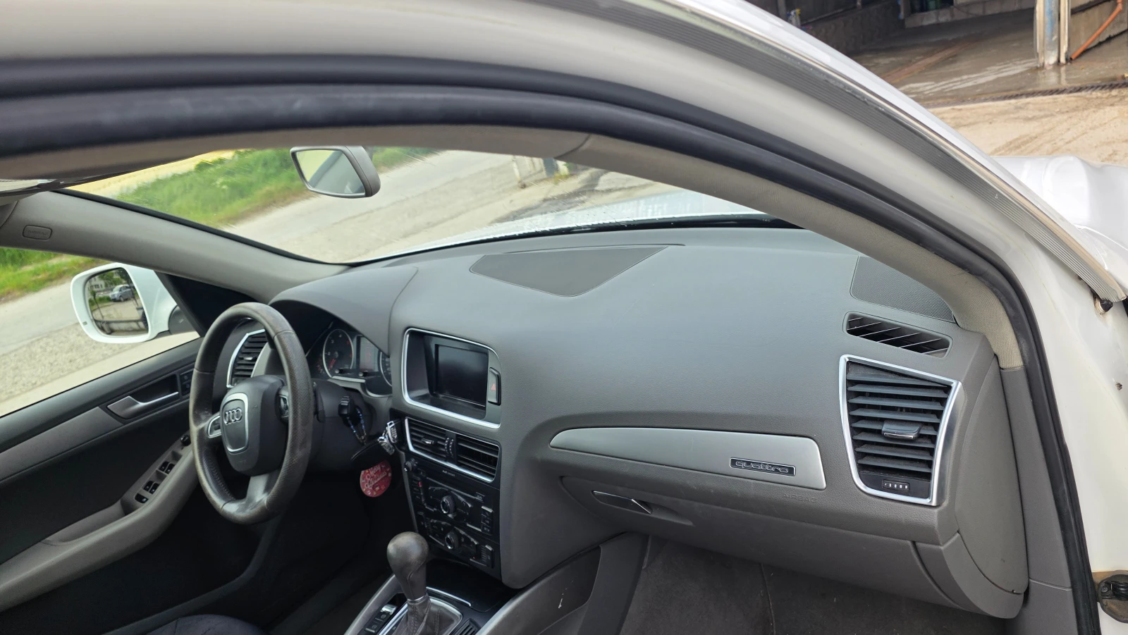 Audi Q5 2.0tdi, снимка 5 - Автомобили и джипове - 54457556