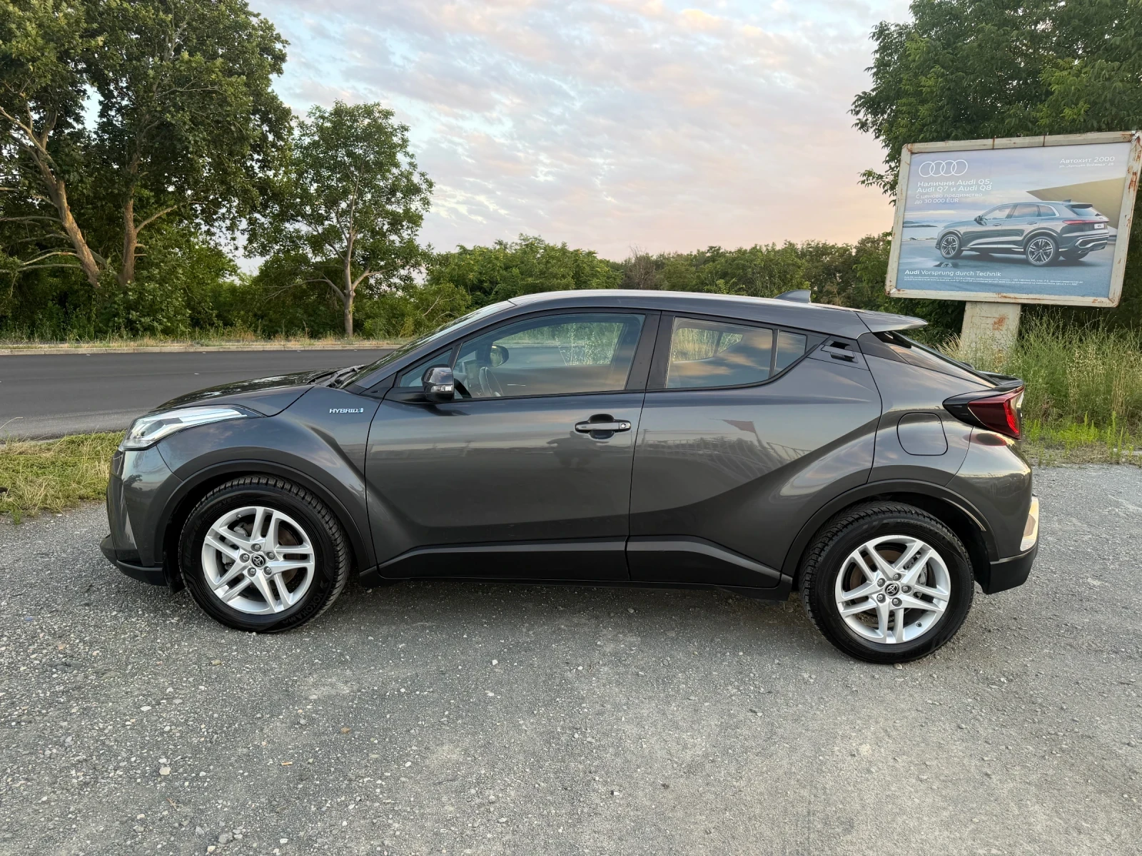 Toyota C-HR HYBRID / FACELIFT / ЕВРО6 / YOUTUBE / WAZE , снимка 8 - Автомобили и джипове - 55236962