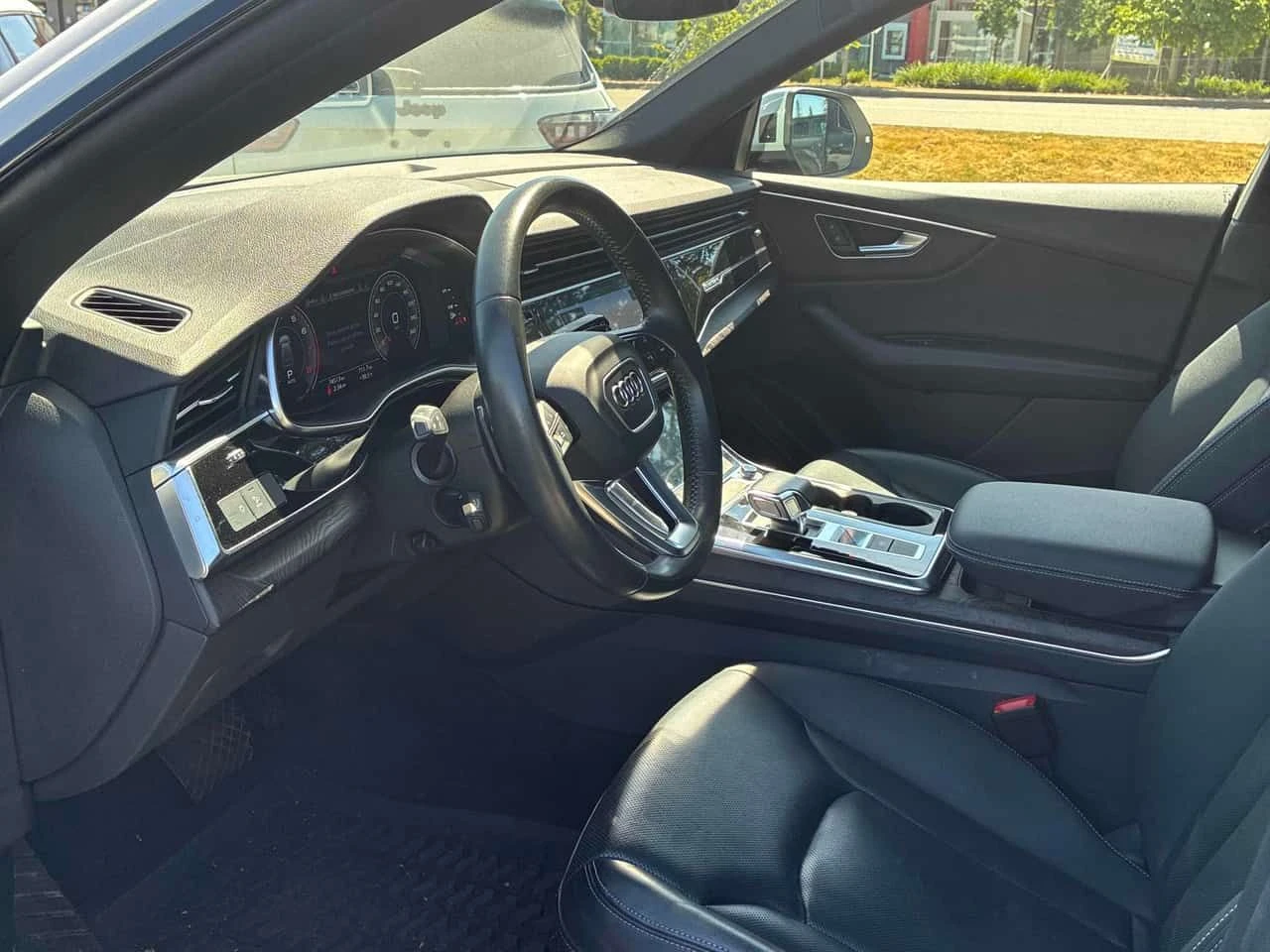 Audi Q8 Progressiv | CARFAX | АВТОКРЕДИТ БЕЗ ПЪРВОНАЧАЛНА, снимка 7 - Автомобили и джипове - 55457619