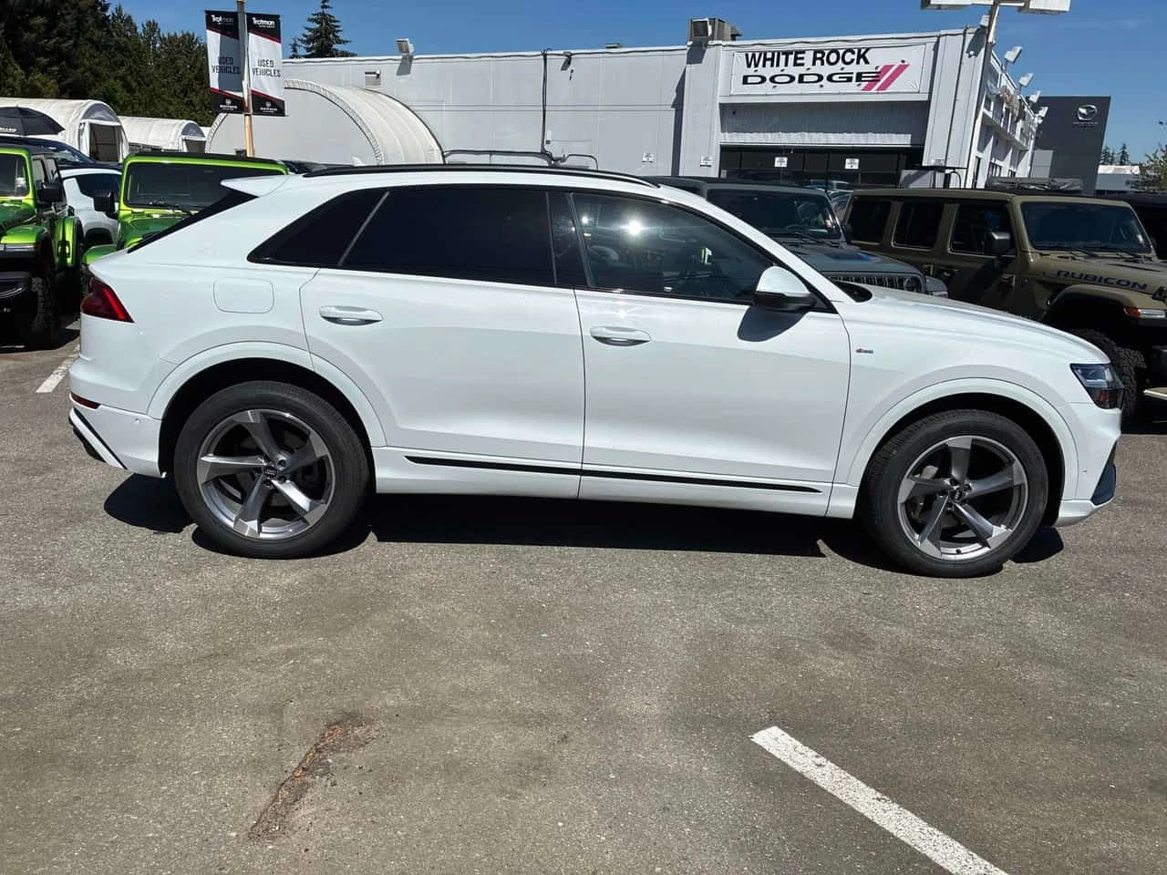Audi Q8 Progressiv | CARFAX | АВТОКРЕДИТ БЕЗ ПЪРВОНАЧАЛНА, снимка 4 - Автомобили и джипове - 55457619