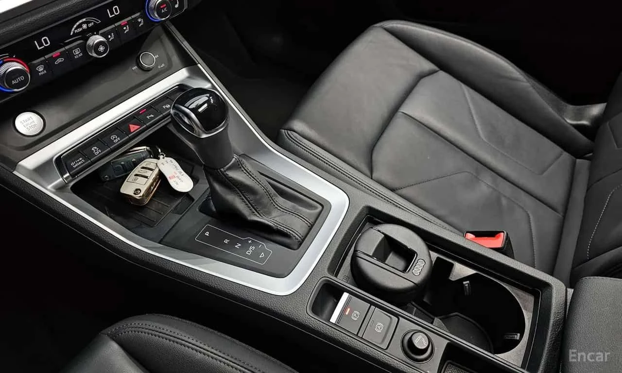 Audi Q3 * 35 TDI Premium Sportback * CARFAX * ЦЕНА ДО БГ, снимка 9 - Автомобили и джипове - 55508188