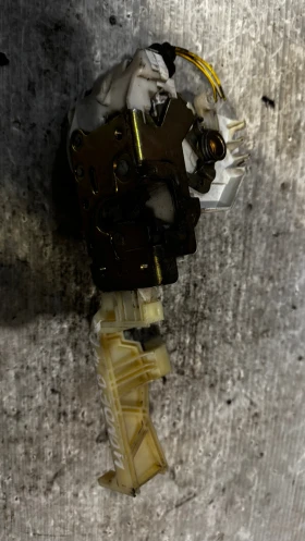 Брава за врата за Ford Mondeo - 1S7A-F21812-KA, снимка 2 - Части - 53144703