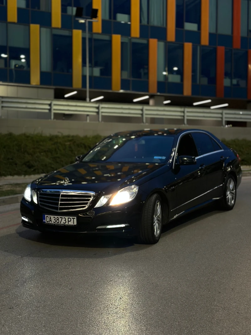 Mercedes-Benz E 200 CGI, снимка 1 - Автомобили и джипове - 47199627