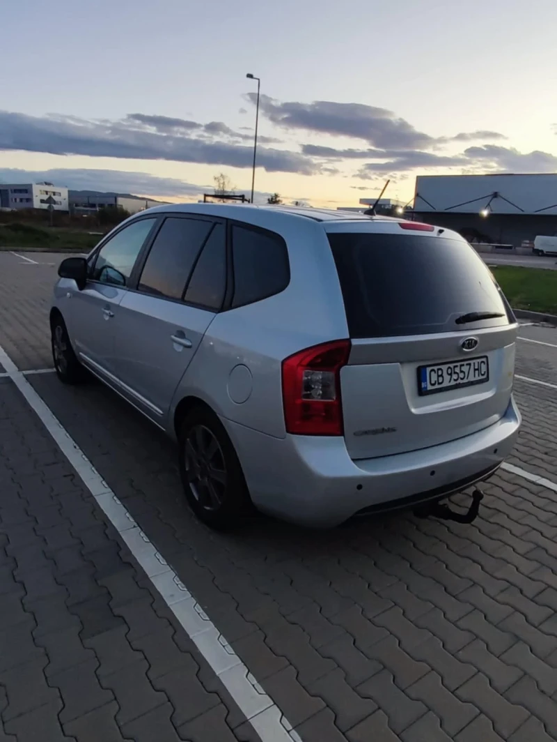 Kia Carens 2.0i LPG, снимка 6 - Автомобили и джипове - 47532846