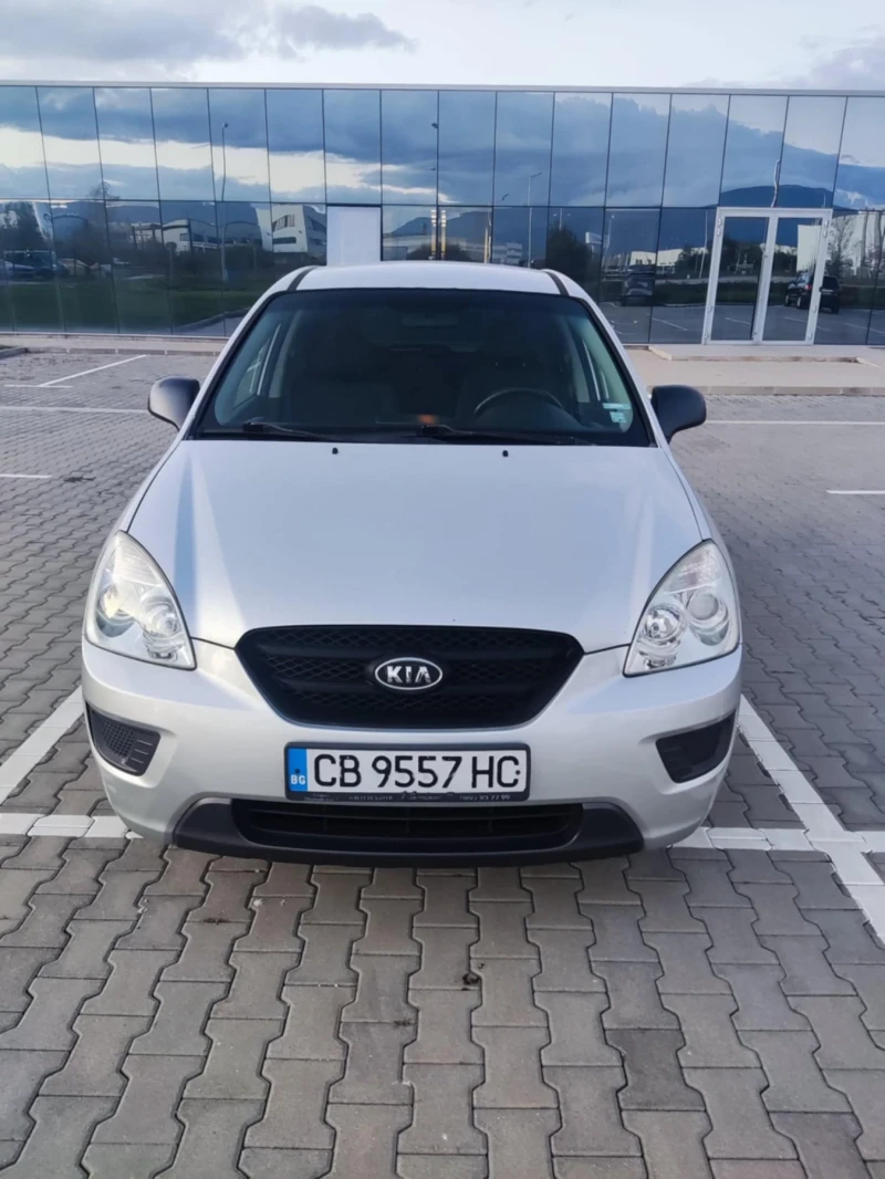 Kia Carens 2.0i LPG, снимка 3 - Автомобили и джипове - 47532846