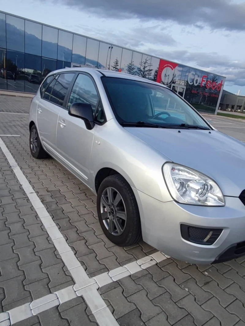 Kia Carens 2.0i LPG, снимка 2 - Автомобили и джипове - 47532846