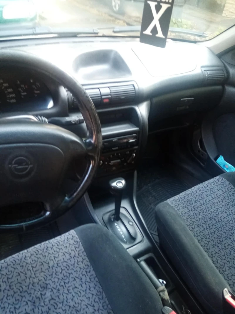 Opel Astra 1.6 16V, снимка 10 - Автомобили и джипове - 47721632