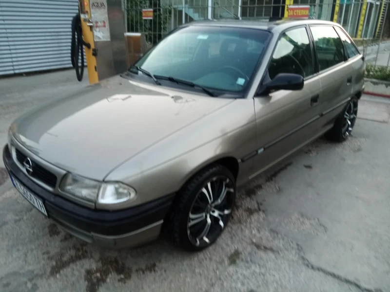 Opel Astra 1.6 16V, снимка 13 - Автомобили и джипове - 47721632