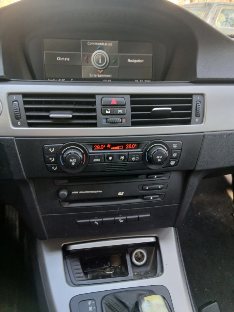 BMW 330, снимка 6 - Автомобили и джипове - 52611187