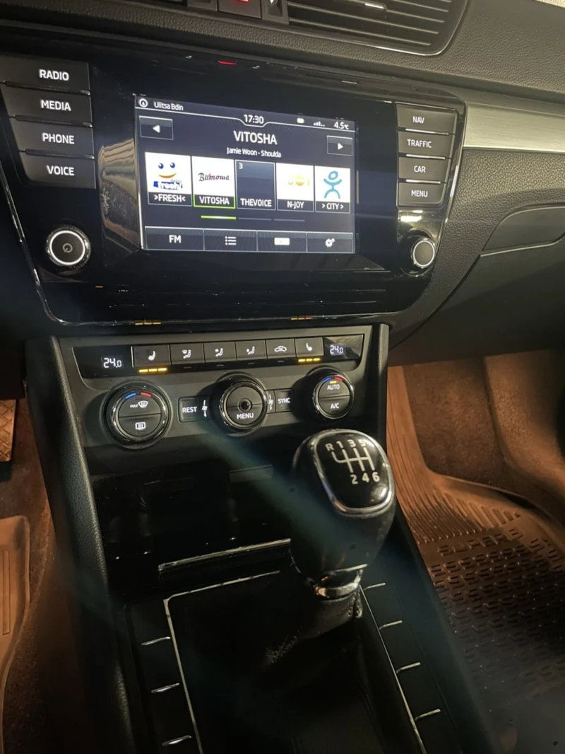 Skoda Superb 2.0 TDI, снимка 7 - Автомобили и джипове - 52775817