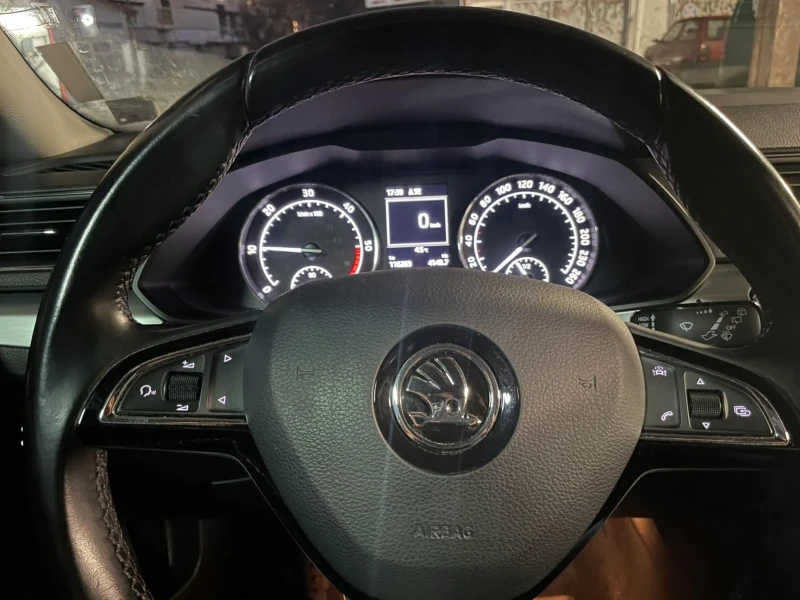 Skoda Superb 2.0 TDI, снимка 6 - Автомобили и джипове - 52775817