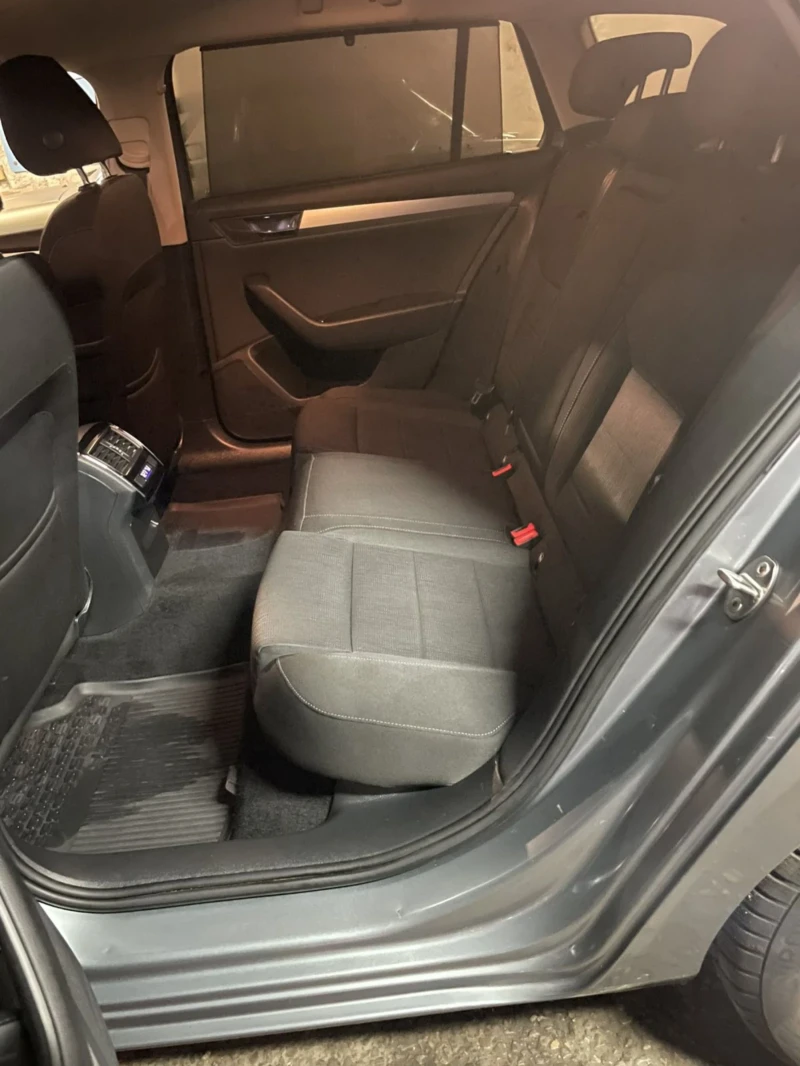 Skoda Superb 2.0 TDI, снимка 9 - Автомобили и джипове - 52775817