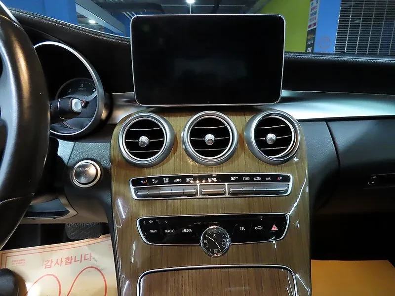 Mercedes-Benz C 220 4MATIC, снимка 13 - Автомобили и джипове - 54282229