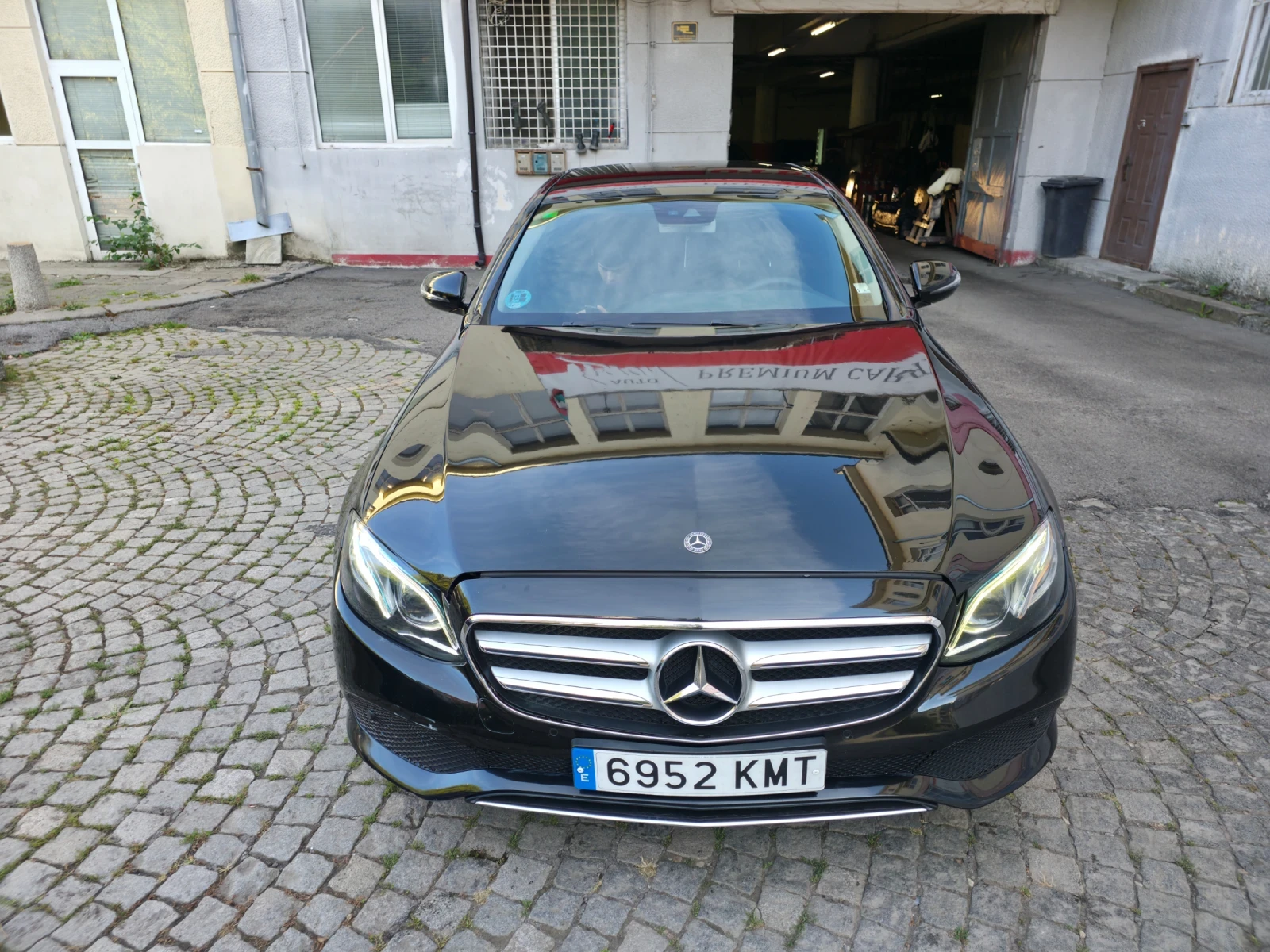 Mercedes-Benz E 220 AMG-Line - изображение 2